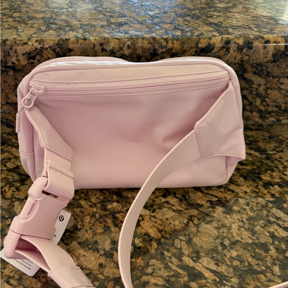 NWT - Lululemon Athletica Blissful Pink Crossbody Bag - Picture 2 of 4